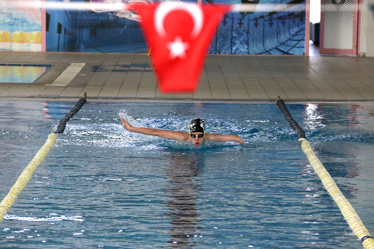 Tek eliyle 3 madalya kazandı! Para yüzücü Ahmet Çınar Bakkal: Türk'ün gücünü göstermek çok güzel bir duyguydu - 5. Resim