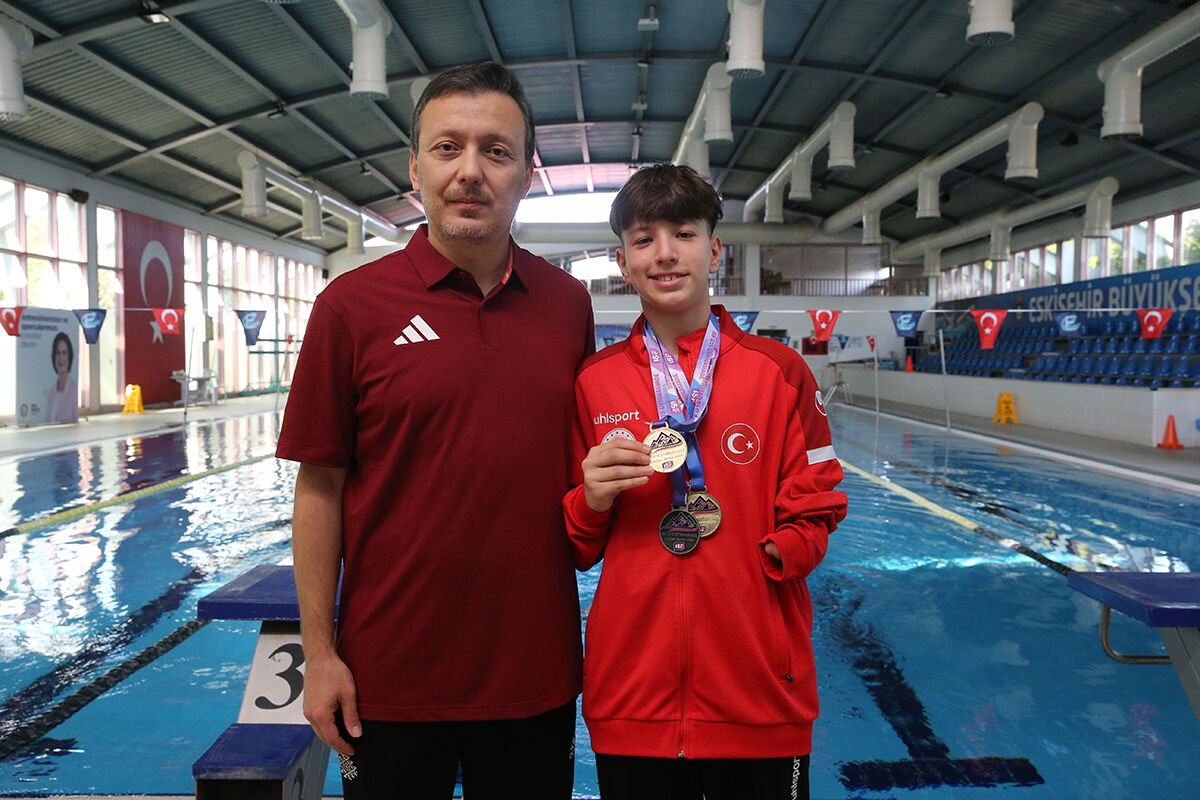 Tek eliyle 3 madalya kazandı! Para yüzücü Ahmet Çınar Bakkal: Türk'ün gücünü göstermek çok güzel bir duyguydu - 1. Resim