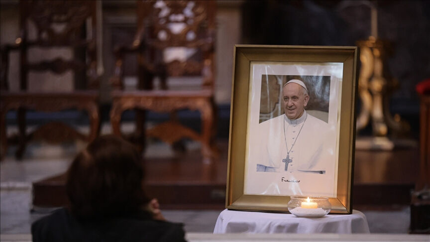 Yeni papa seçildi mi, ne zaman seçilecek? Yeni papa seçimi için konklav toplanma tarihi merak ediliyor Yeni papa seçildi mi, ne zaman seçilecek? Yeni papa seçimi için konklav toplanma tarihi merak ediliyor - 1. Resim