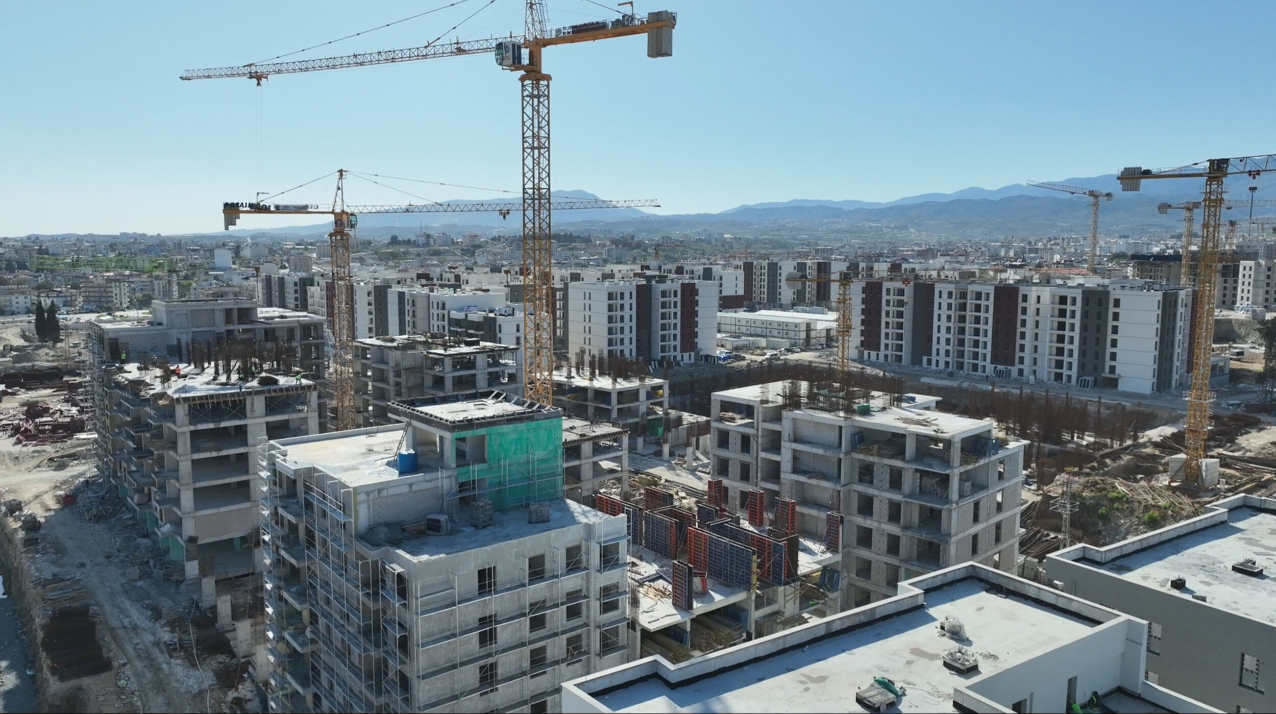 Asrın felaketinde binlercesi yıkılmıştı! Yeni binalar hızla yükseliyor Asrın felaketinde binlercesi yıkılmıştı! Yeni binalar hızla yükseliyor - 2. Resim