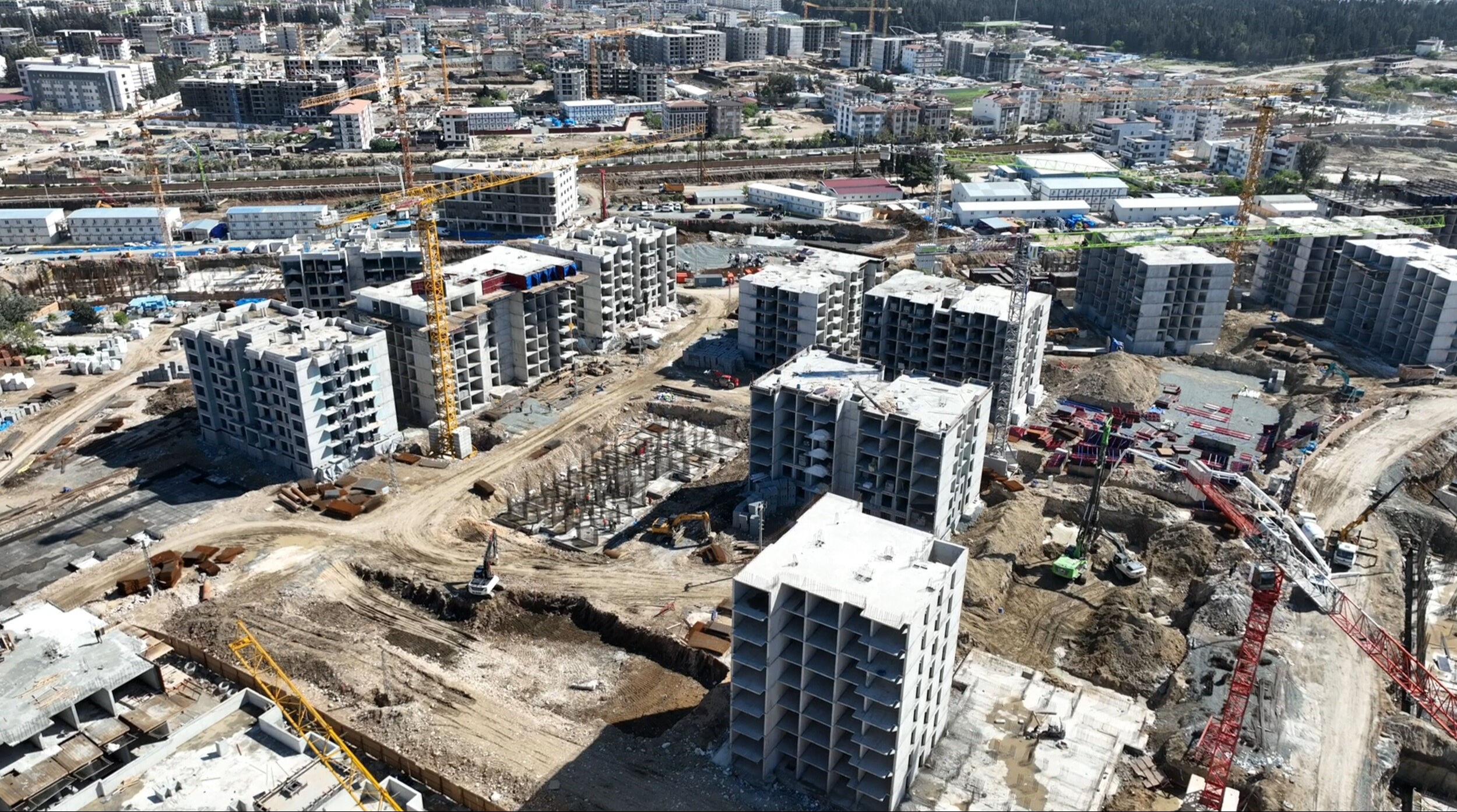 Asrın felaketinde binlercesi yıkılmıştı! Yeni binalar hızla yükseliyor Asrın felaketinde binlercesi yıkılmıştı! Yeni binalar hızla yükseliyor - 1. Resim