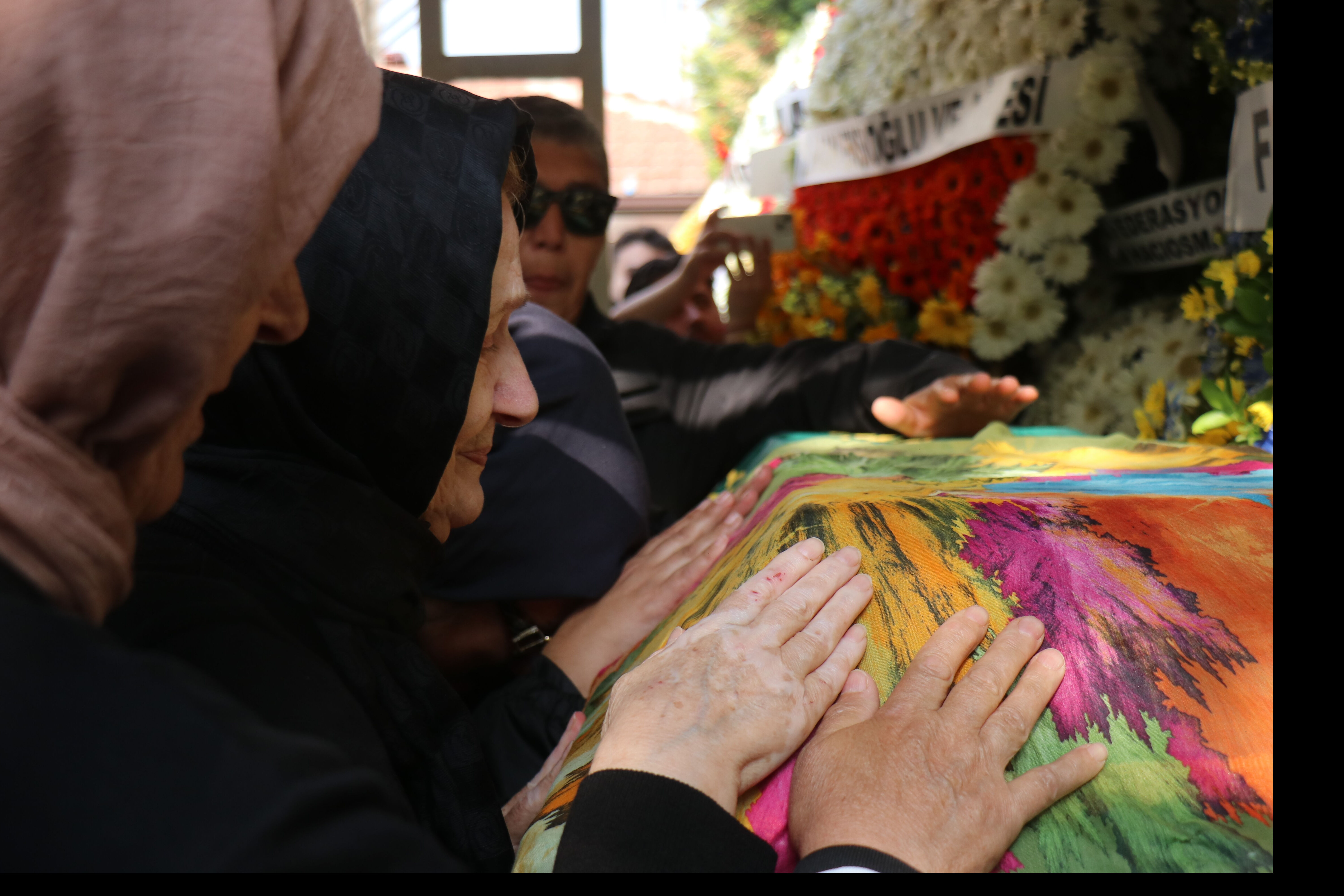 Bülent Uygun'un en acı günü! Kızı son yolculuğuna uğurlandı: Gözyaşları yürek yaktı Bülent Uygun'un en acı günü! Kızı son yolculuğuna uğurlandı: Gözyaşları yürek yaktı - 2. Resim