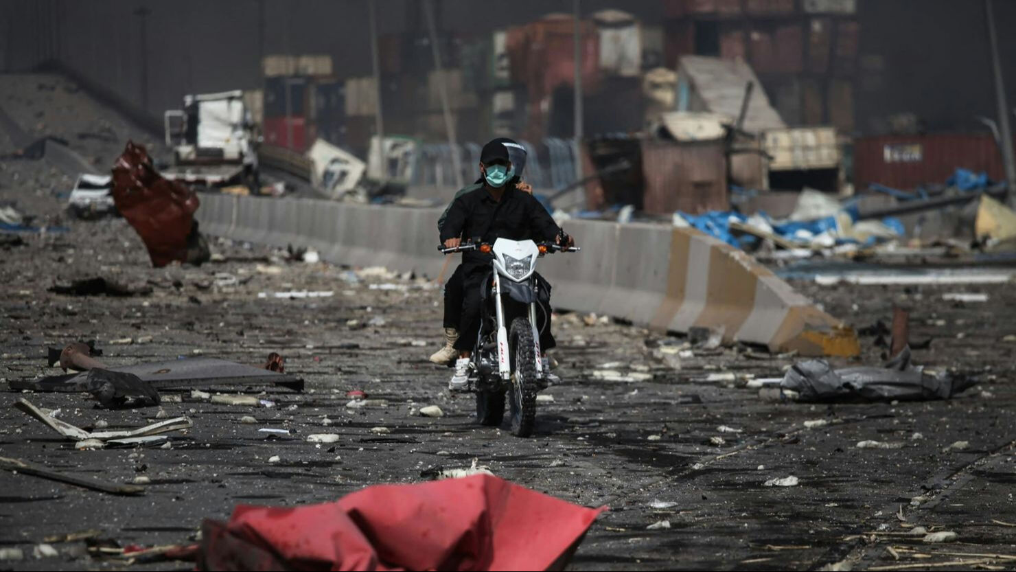 İran’da liman patlamasında bilanço ağırlaşıyor: 40 ölü, 1000'den fazla yaralı var İran’da liman patlamasında bilanço ağırlaşıyor: 18 ölü, 800'den fazla yaralı var - 1. Resim