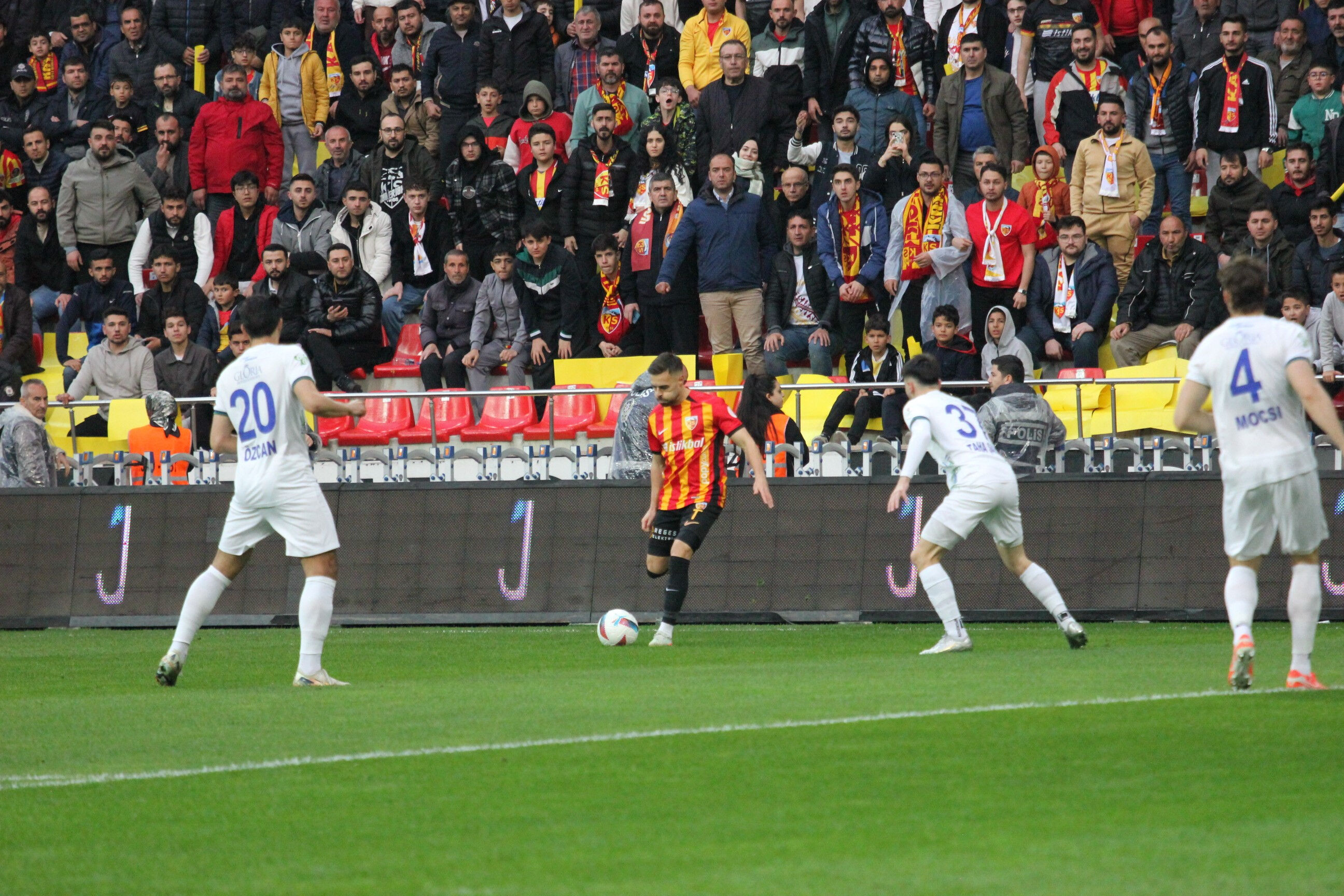 Kayserispor evinde hata yapmıyor! Galibiyet tek golle geldi Bellona Kayserispor - Çaykur Rizespor | CANLI ANLATIM - 2. Resim