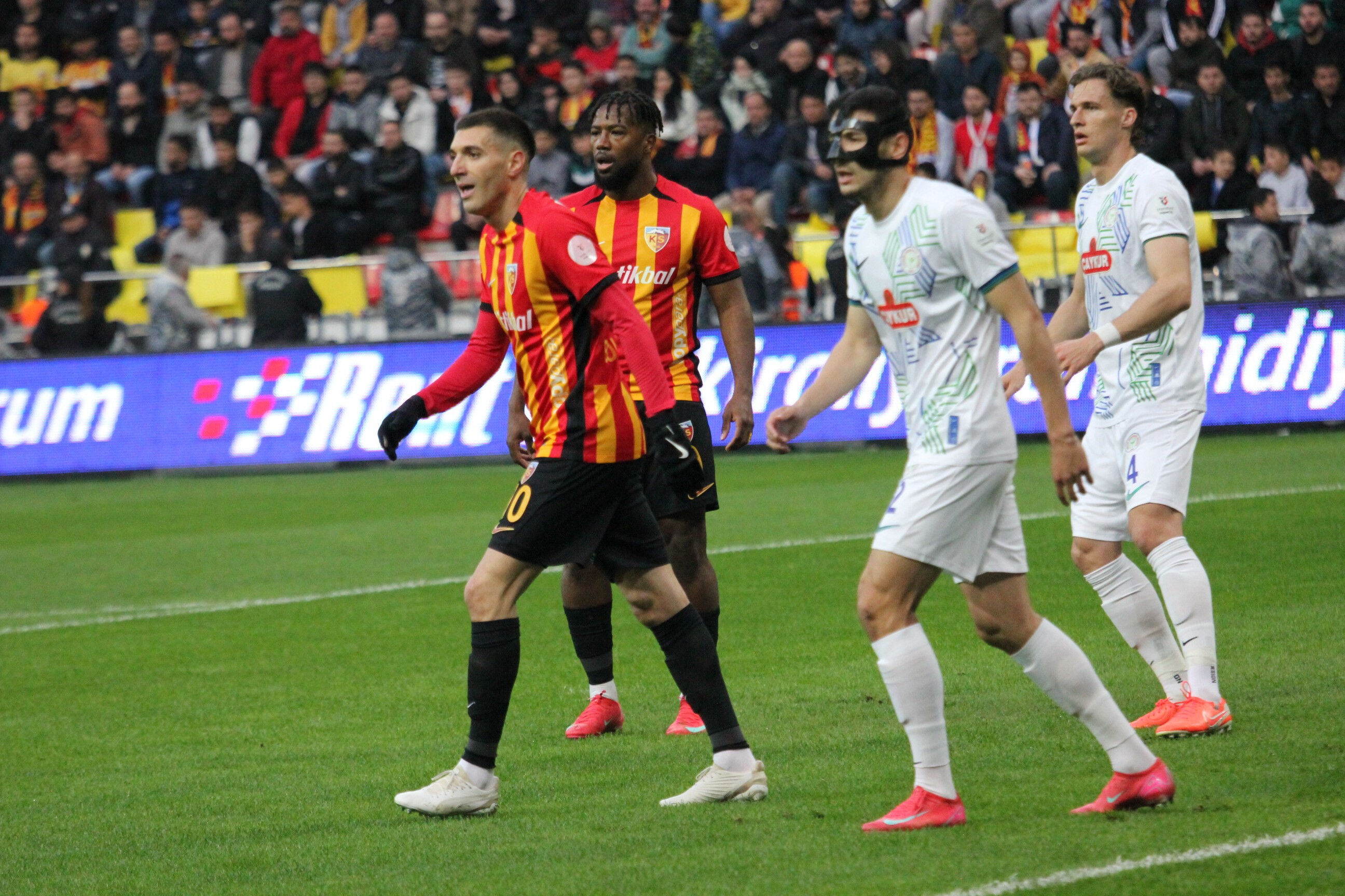 Kayserispor evinde hata yapmıyor! Galibiyet tek golle geldi Bellona Kayserispor - Çaykur Rizespor | CANLI ANLATIM - 1. Resim