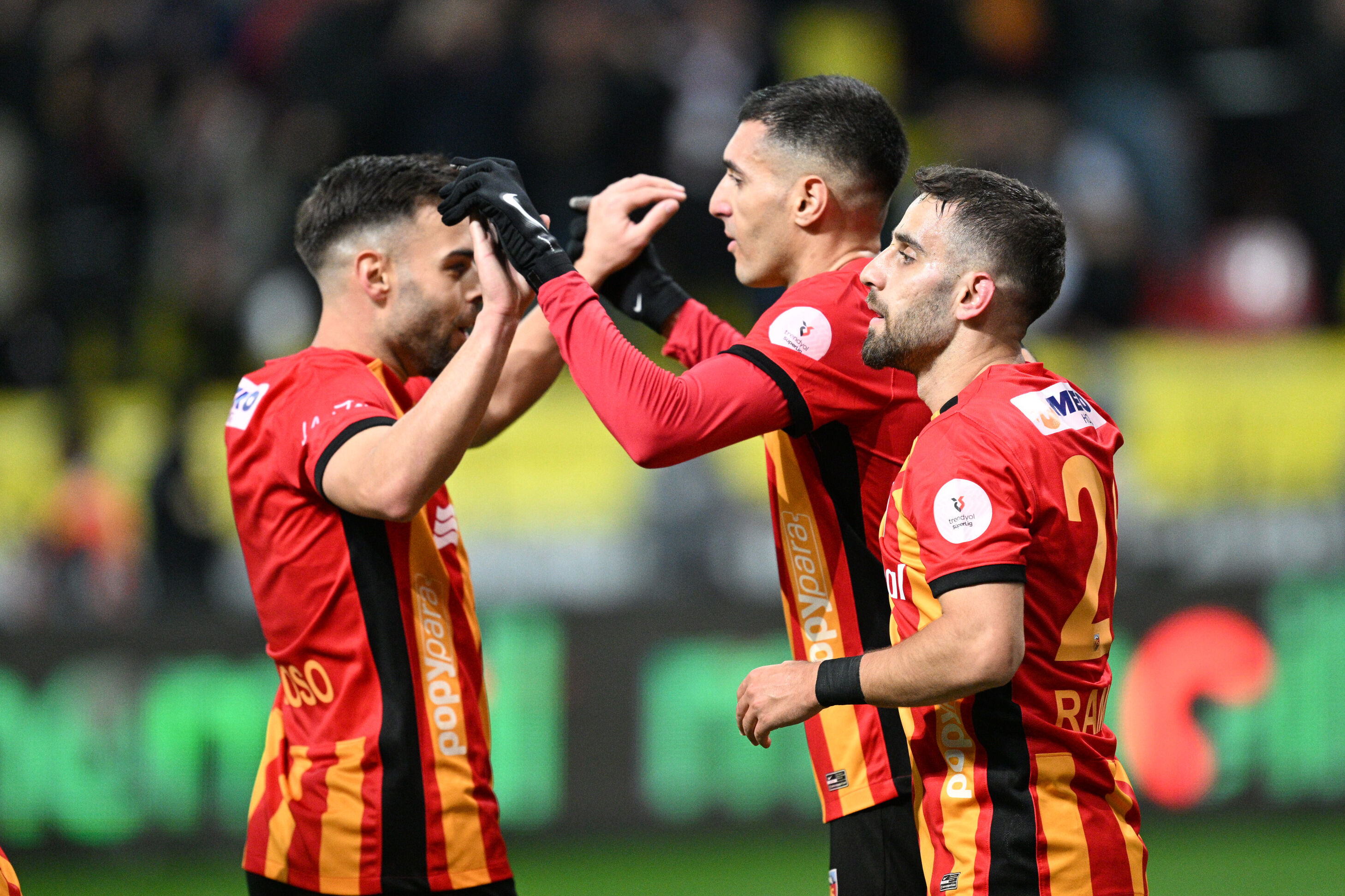 Kayserispor evinde hata yapmıyor! Galibiyet tek golle geldi Bellona Kayserispor - Çaykur Rizespor | CANLI ANLATIM - 1. Resim