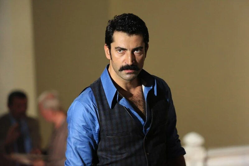 Kenan İmirzalıoğlu setlere geri dönüyor! Bölüm başına alacağı ücret ağızları açık bıraktı Kenan İmirzalıoğlu setlere geri dönüyor! Bölüm başına alacağı ücret ağızları açık bıraktı - 3. Resim