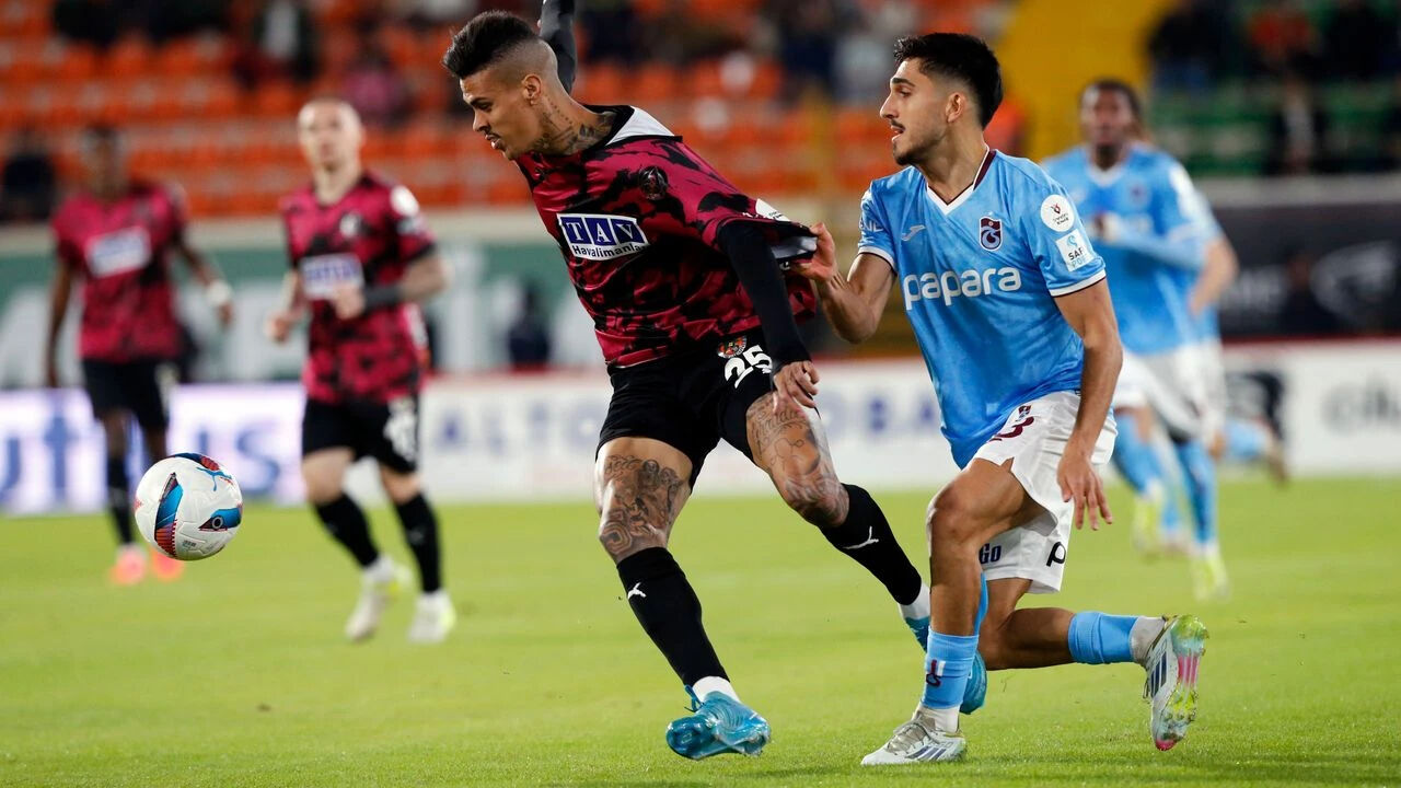 Muhtemel ilk 11 açıklandı! Trabzonspor - Alanyaspor maçı ne zaman, hangi kanalda? Muhtemel ilk 11 açıklandı! Trabzonspor - Alanyaspor maçı ne zaman, hangi kanalda? - 1. Resim