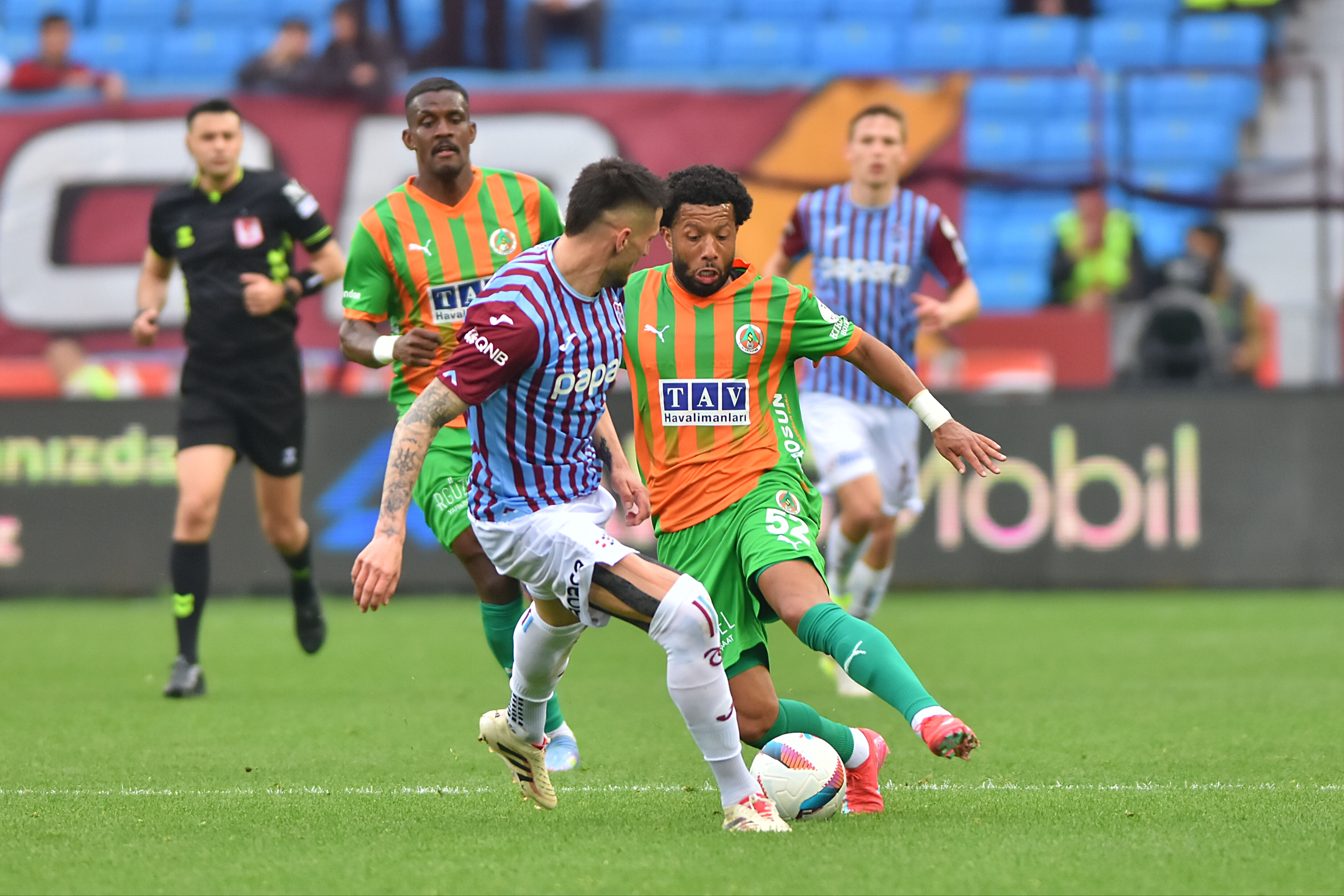 Trabzonspor gol düellosundan galip çıktı! Üçte üç yaptı Trabzonspor gol düellosundan galip çıktı! Üçte üç yaptı - 1. Resim
