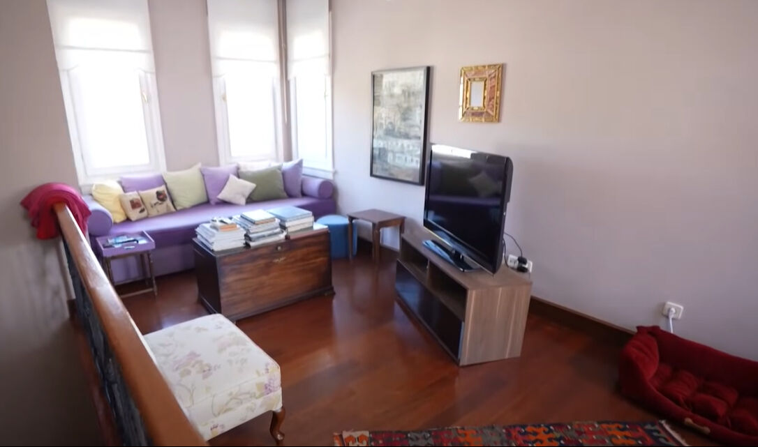 Zerrin Arbaş lüks villasının kapılarını ilk kez açtı! Evin her detayı baktırdıkça baktırdı - 3. Resim