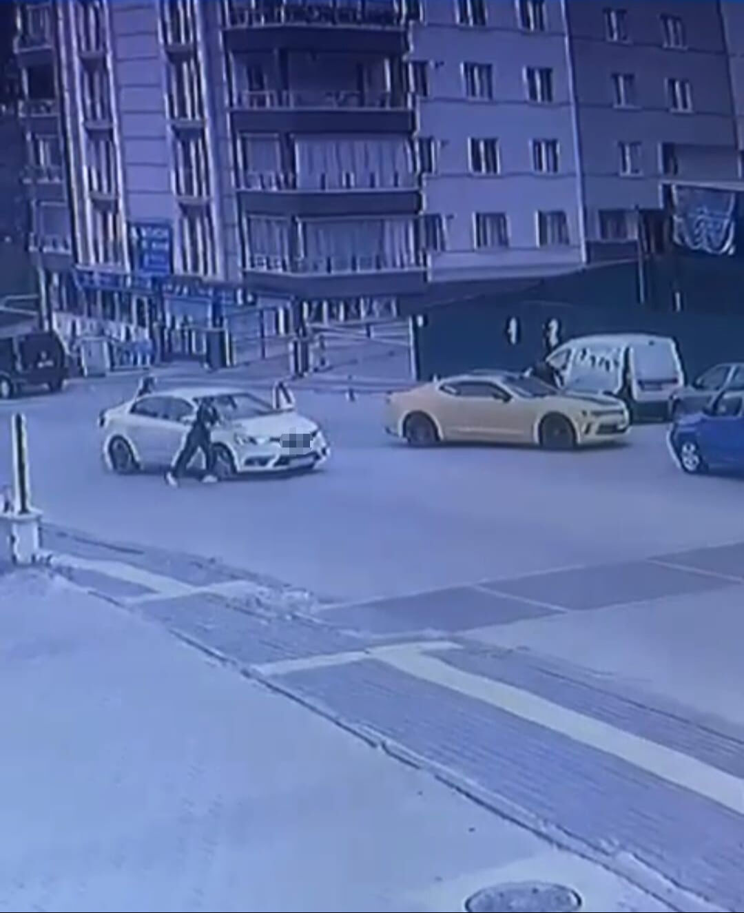 Ankara’da dehşet anları! Araçla yolunu kesip darbettiler Ankara’da dehşet anları! Araçla yolunu kesip darbettiler - 1. Resim