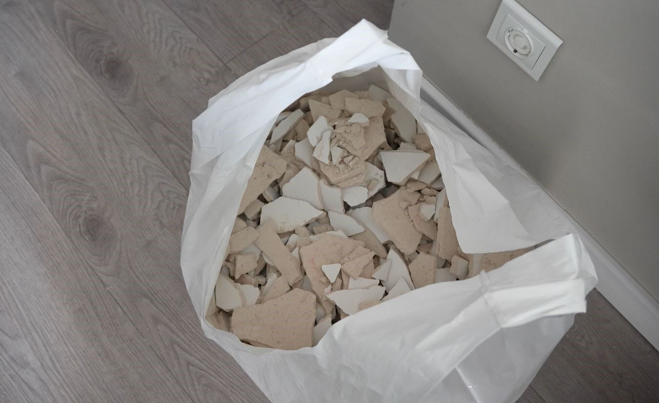Bağcılar’da korkutan olay! Ütü yaparken başına tavan düştü Bağcılar’da korkutan olay! Ütü yaparken başına tavan düştü - 3. Resim