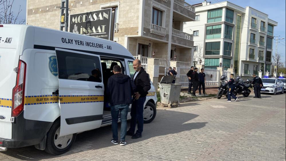 Emekli astsubay dehşet saçtı! Oğlunu odaya kilitleyip önce karısını sonra kendisini vurdu - 3. Resim