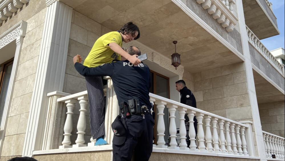 Emekli astsubay dehşet saçtı! Oğlunu odaya kilitleyip önce karısını sonra kendisini vurdu - 1. Resim