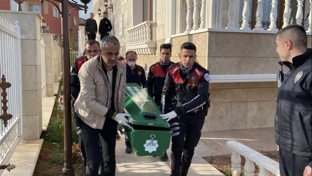 Emekli astsubay dehşet saçtı! Oğlunu odaya kilitleyip önce karısını sonra kendisini vurdu - 2. Resim