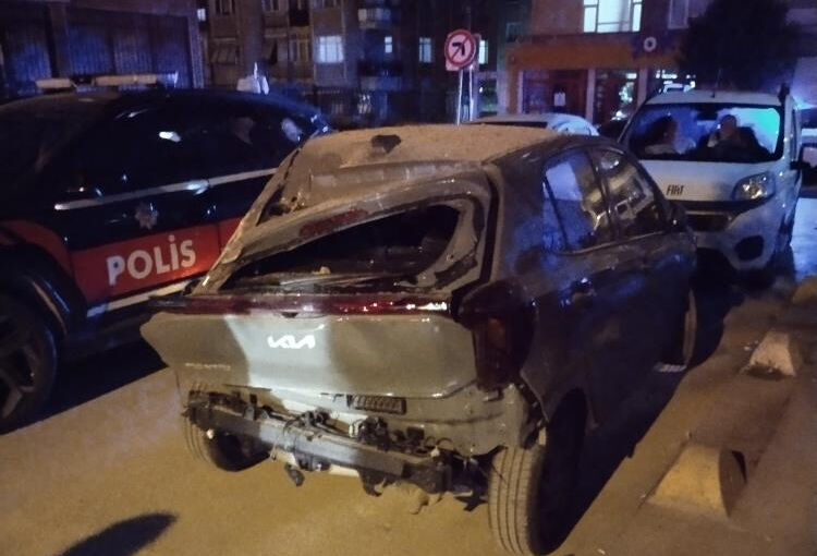 Kadıköy'de sıcak saatler! İnsanlar tahliye edildi, çok sayıda ekip olay yerinde Kadıköy'de sıcak saatler! İnsanlar tahliye edildi, çok sayıda ekip olay yerinde - 3. Resim