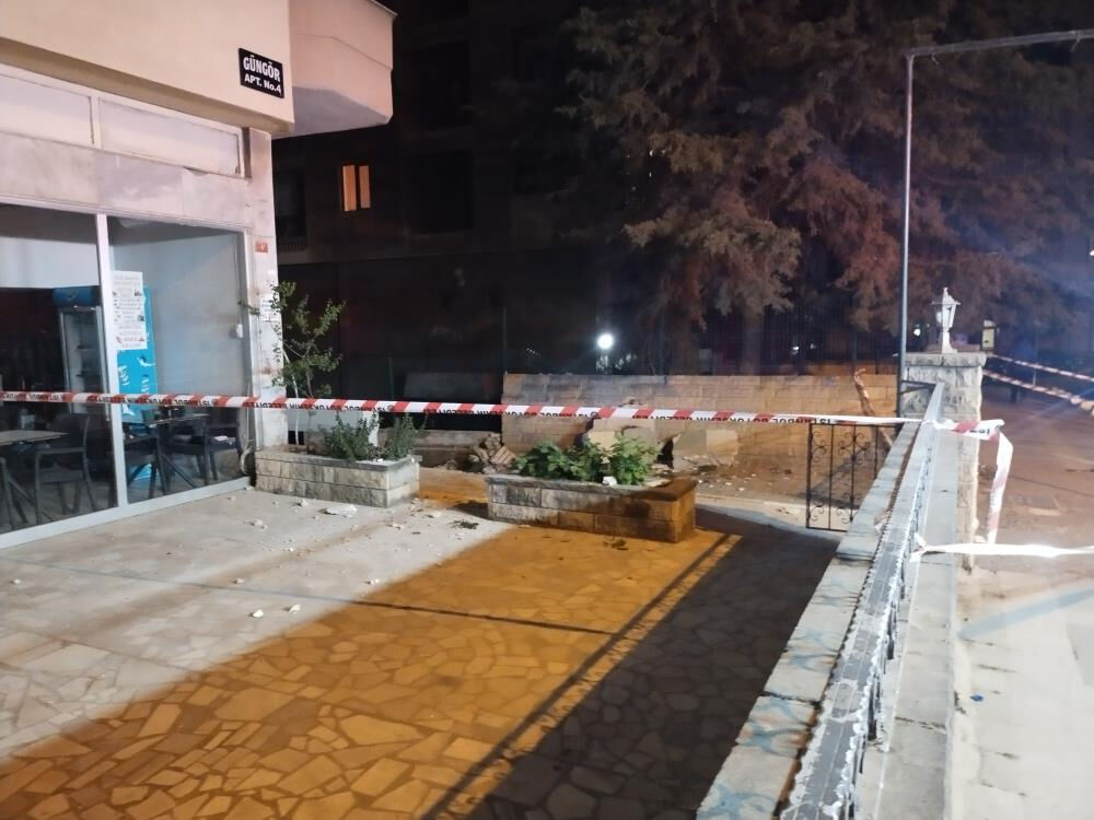 Kadıköy'de sıcak saatler! İnsanlar tahliye edildi, çok sayıda ekip olay yerinde Kadıköy'de sıcak saatler! İnsanlar tahliye edildi, çok sayıda ekip olay yerinde - 4. Resim