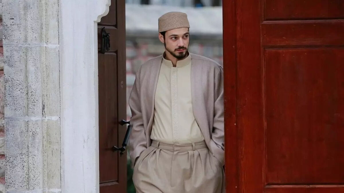 Kızıl Goncalar dizisi final yapınca Mert Yazıcıoğlu imaj değiştirdi! Yeni haliyle ilgili yorum yağdı - 1. Resim