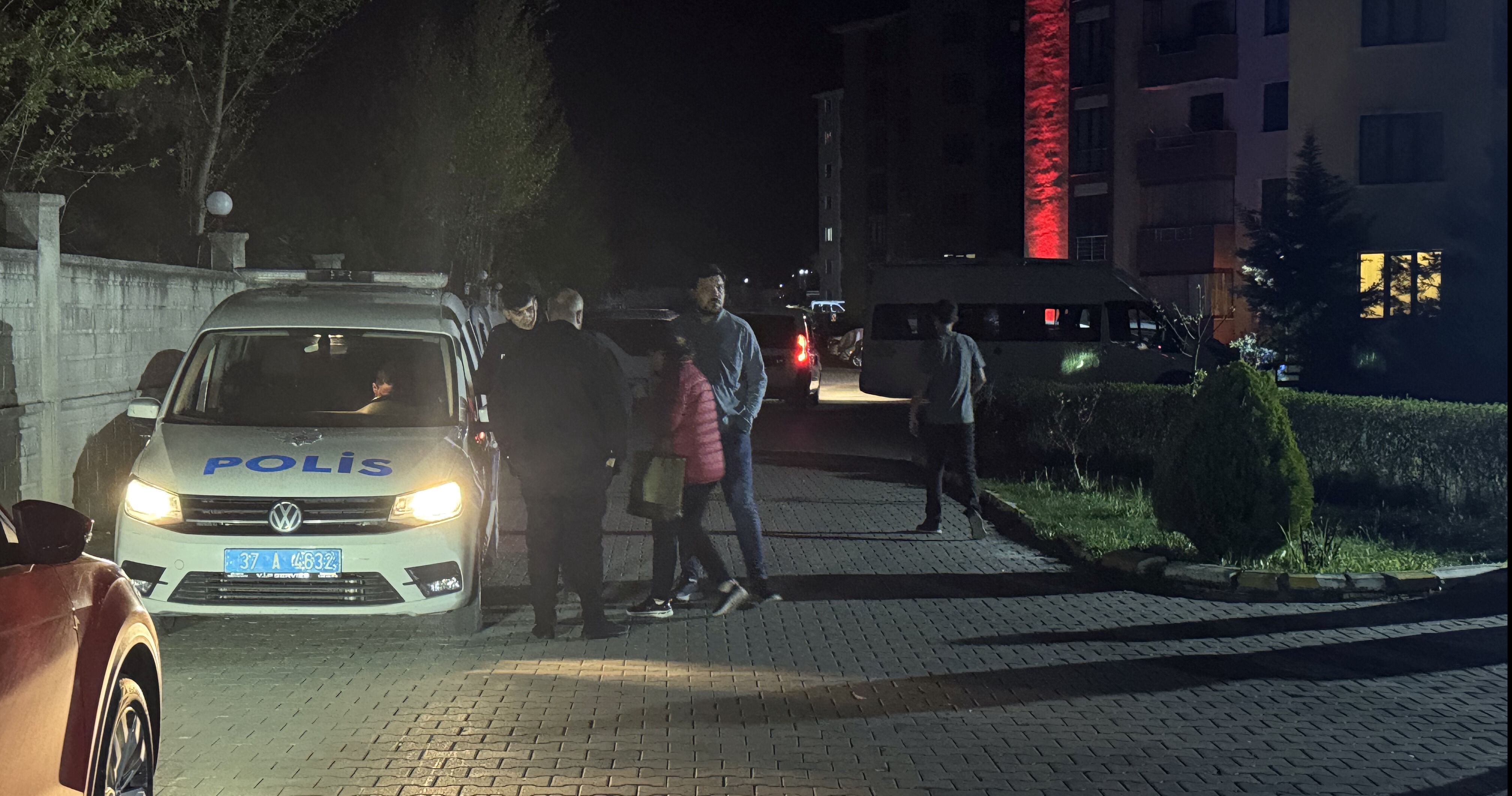 Kötü koku ihbarına giden ekipler cesetle karşılaştı Kötü koku ihbarına giden ekipler cesetle karşılaştı - 1. Resim