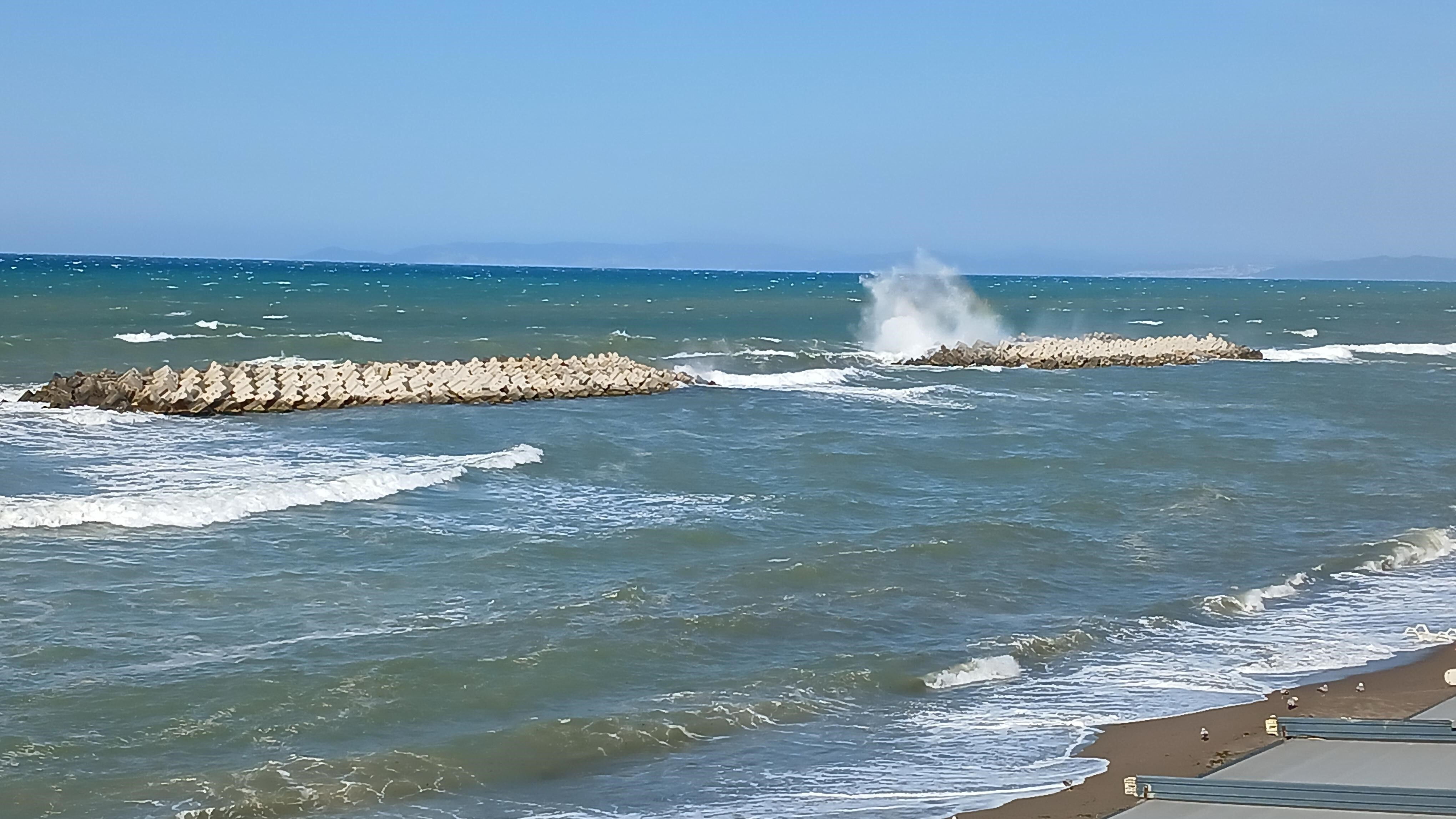 Meteoroloji uyarmıştı! Karadeniz'de alarm: Dalgaların boyu 4 metreye kadar çıktı Meteoroloji uyarmıştı! Karadeniz'de alarm: Dalgaların boyu 4 metreye kadar çıktı - 1. Resim
