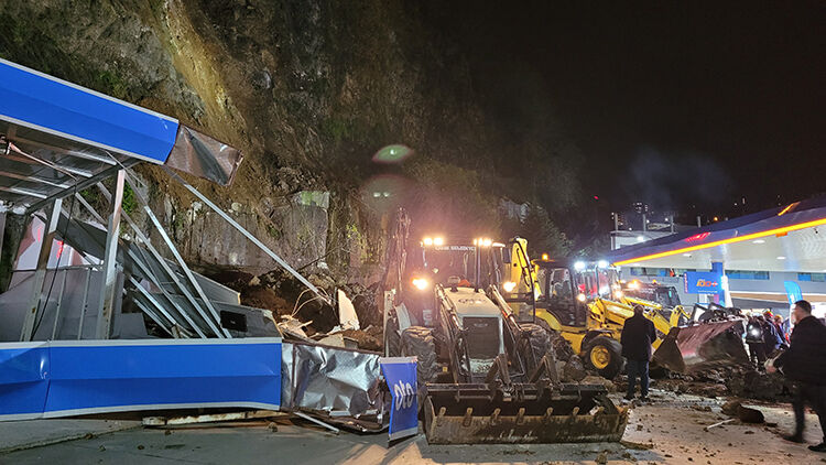 Samsun akaryakıt istasyonunda heyelan! Can kaybı oldu mu? - 1. Resim