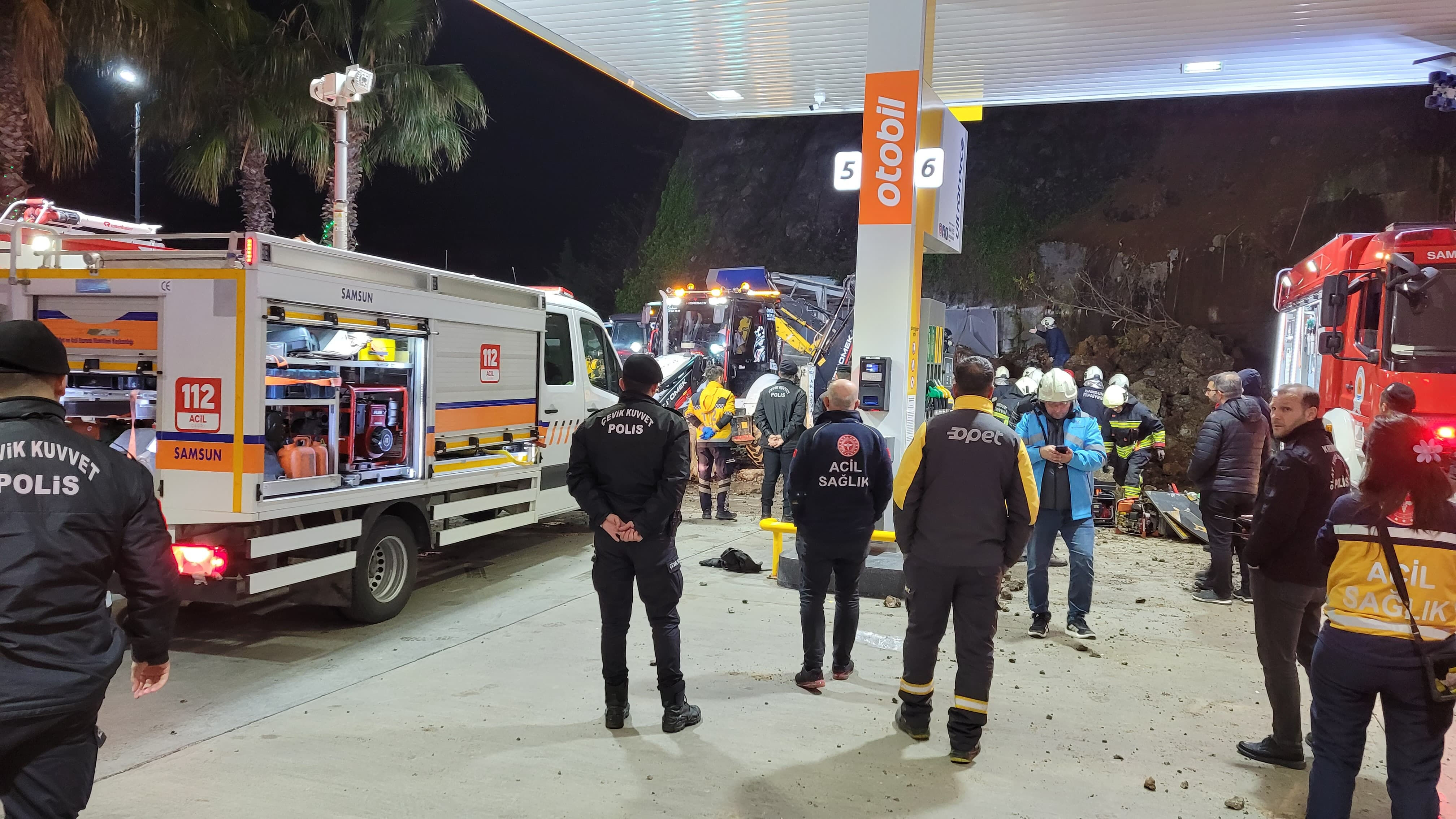 Samsun'da oto yıkamacıda heyelan faciası! Anne kurtarıldı, baba ve çocuklar öldü! - 9. Resim