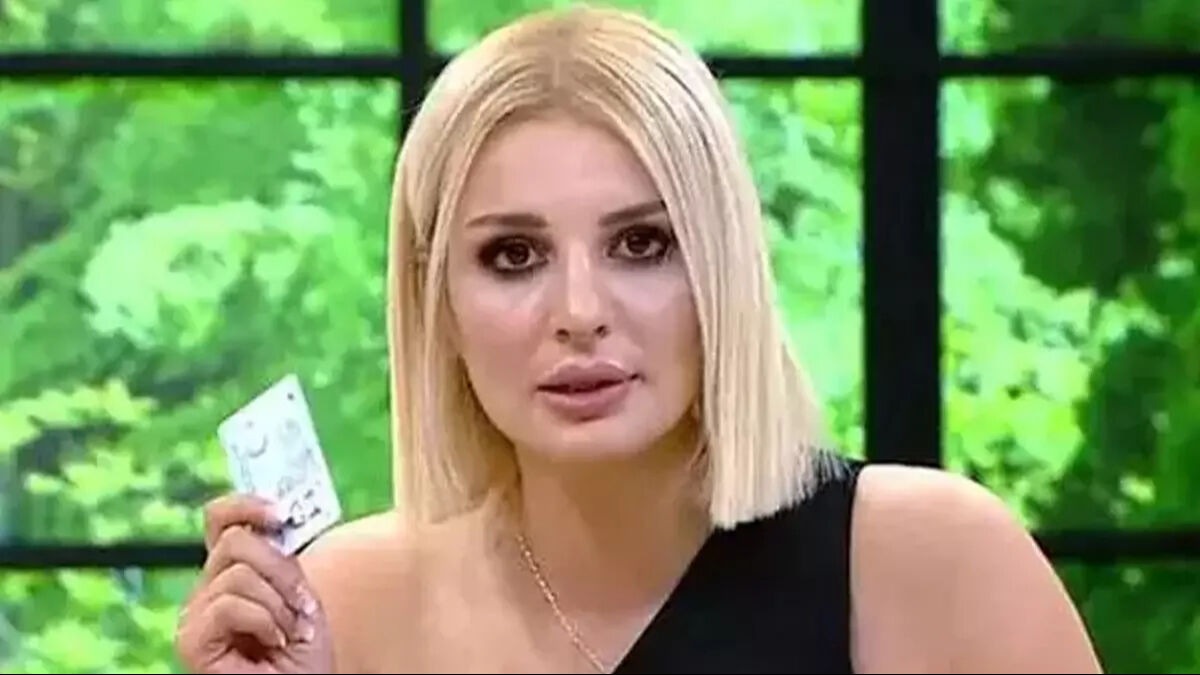 Şarkıcı Gökçe Kırgız 'Acı çekiyorum' diyerek hastalığını ilk kez açıkladı! Şarkıcı Gökçe Kırgız 'Acı çekiyorum' diyerek hastalığını ilk kez açıkladı!