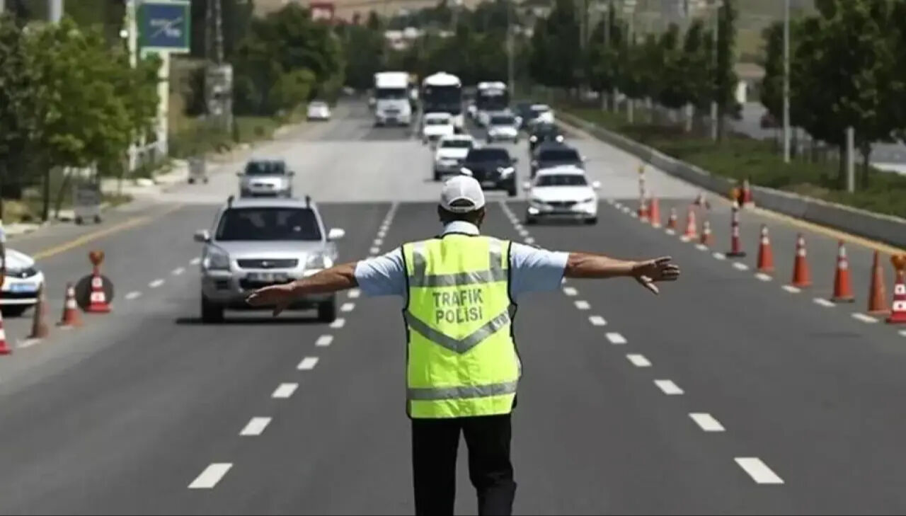 1 Mayıs yollar kapalı mı? 2025 Emek ve Dayanışma Günü trafiğe kapalı olan yollar gündemde 1 Mayıs yollar kapalı mı? 2025 Emek ve Dayanışma Günü trafiğe kapalı olan yollar gündemde - 2. Resim