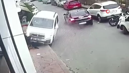17 yaşındaki ehliyetsiz sürücü kaldırımdaki yaşlı adamı ezdi: Feci kaza anbean kamerada - 2. Resim