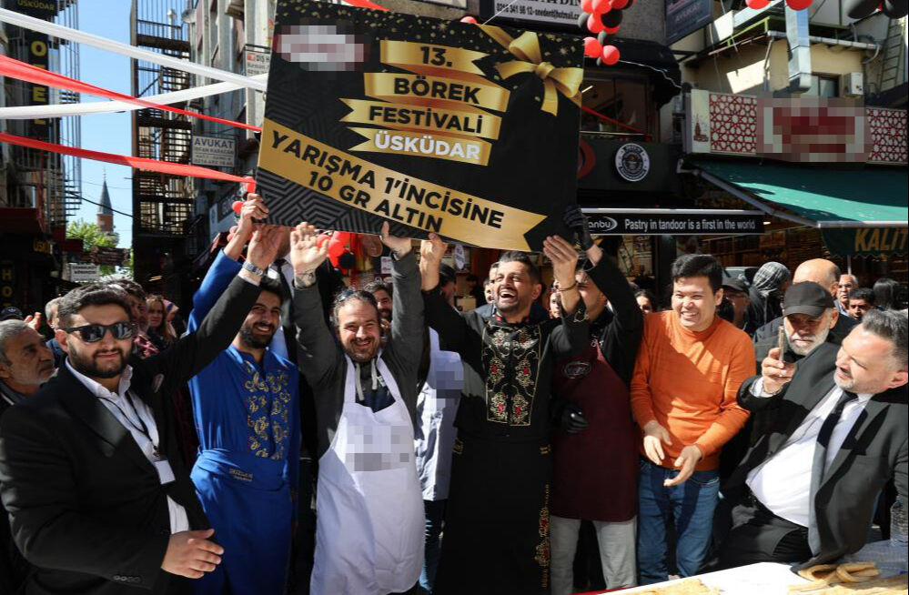 5 dakikada 11 metre börek yedi! 10 gram altın kazandı - 3. Resim