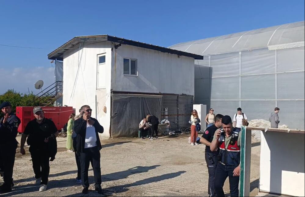 Antalya’da tur midibüsü devrildi! Çok sayıda turist yaralandı - 2. Resim