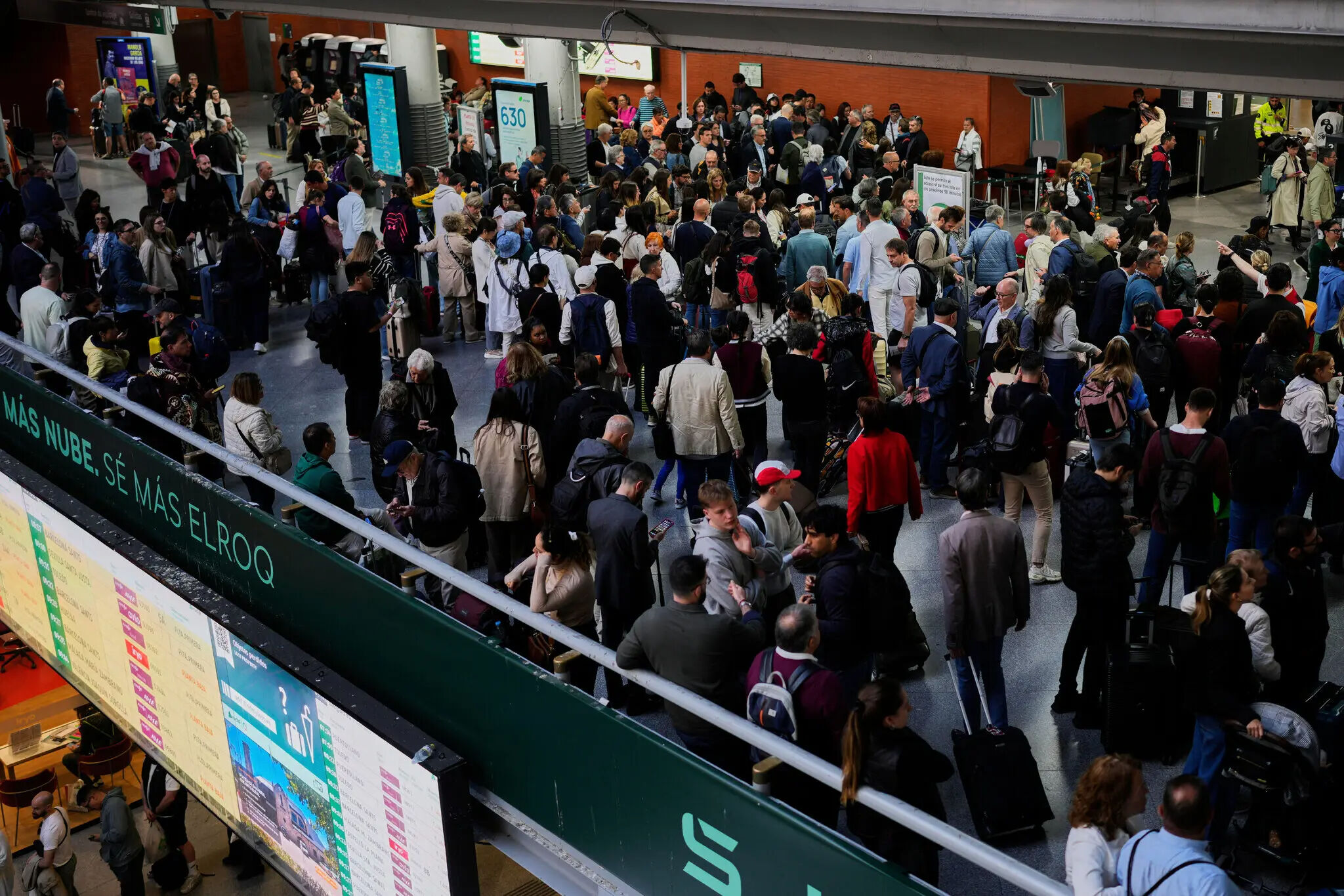 Avrupa karanlığa gömüldü: Kesintinin sebebi neden hala bulunamıyor? - 1. Resim