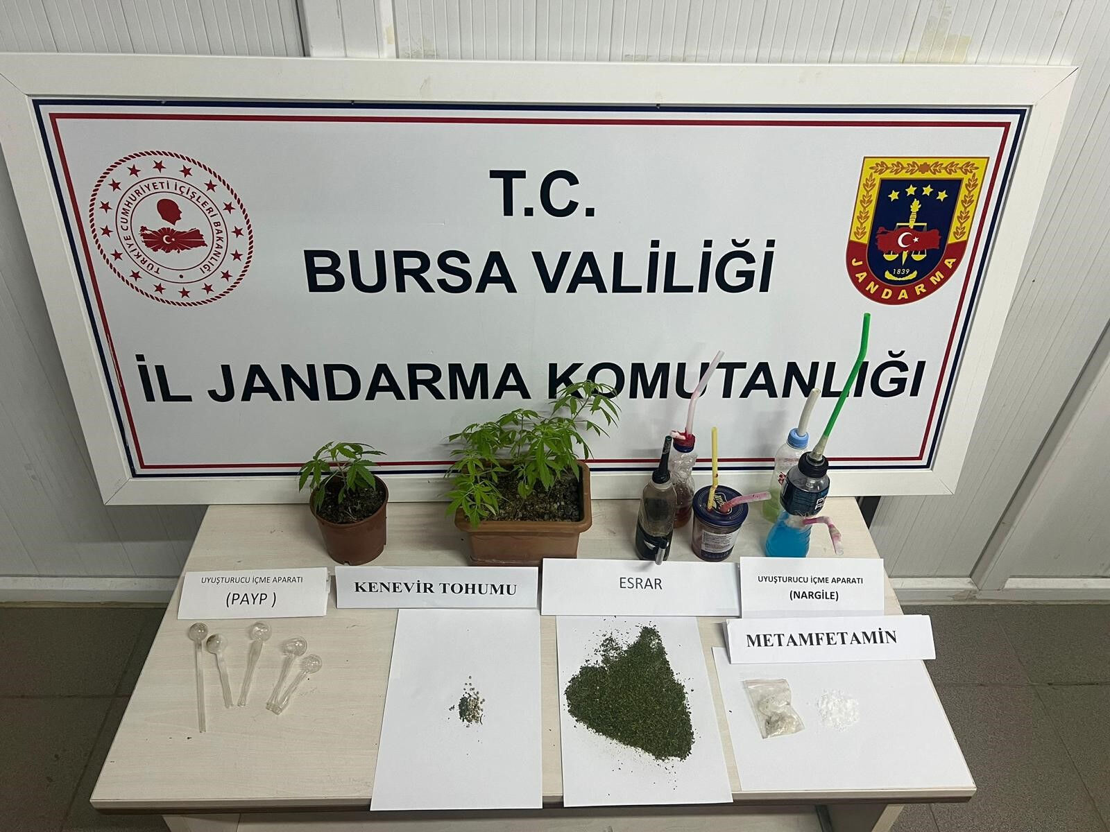 Bağ evindeki uyuşturucu partisine jandarma baskını! Gözaltılar var - 1. Resim