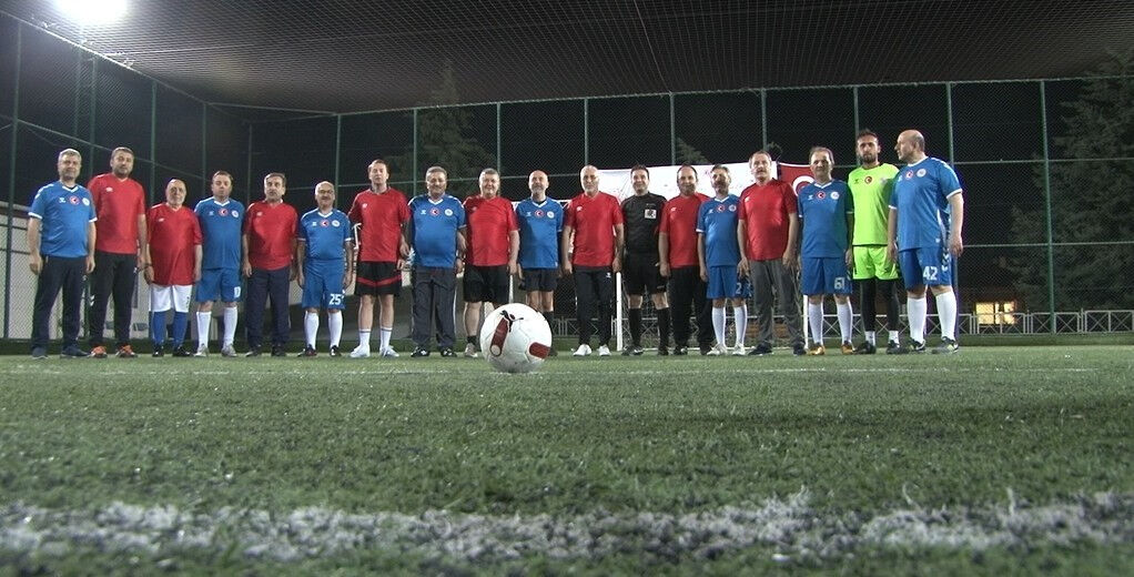 Bakan Işıkhan yeşil sahalara indi! Takımı farkla kazandı Bakan Işıkhan yeşil sahalara indi! Takımı farkla kazandı - 1. Resim