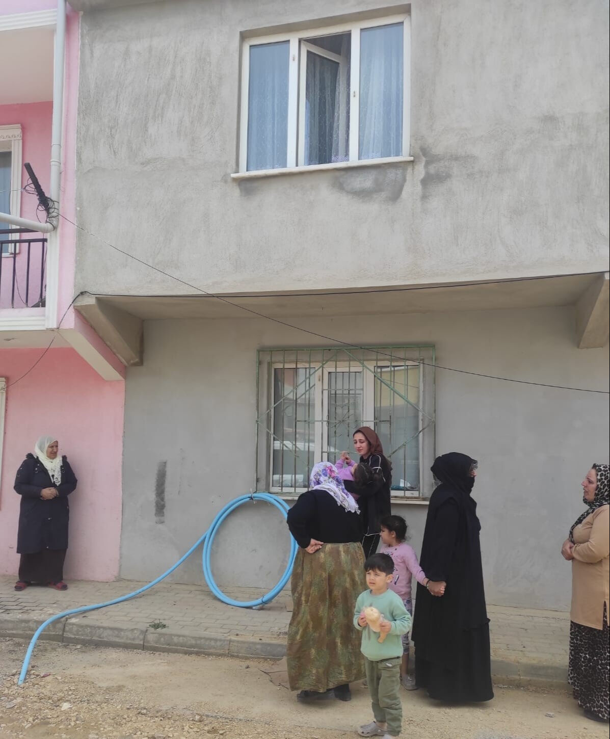 Bursa’da feci olay! 2 yaşındaki çocuk 2. kattan düştü Bursa’da feci olay! 2 yaşındaki çocuk 2. kattan düştü - 2. Resim