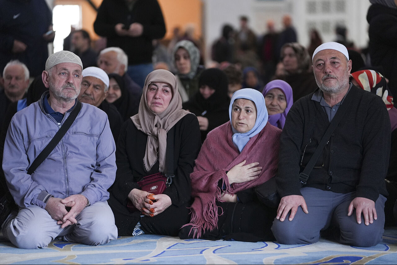 Duygular sel oldu, mukaddes topraklara akın başladı! İlk hac kafileleri dualarla uğurlandı - 2. Resim