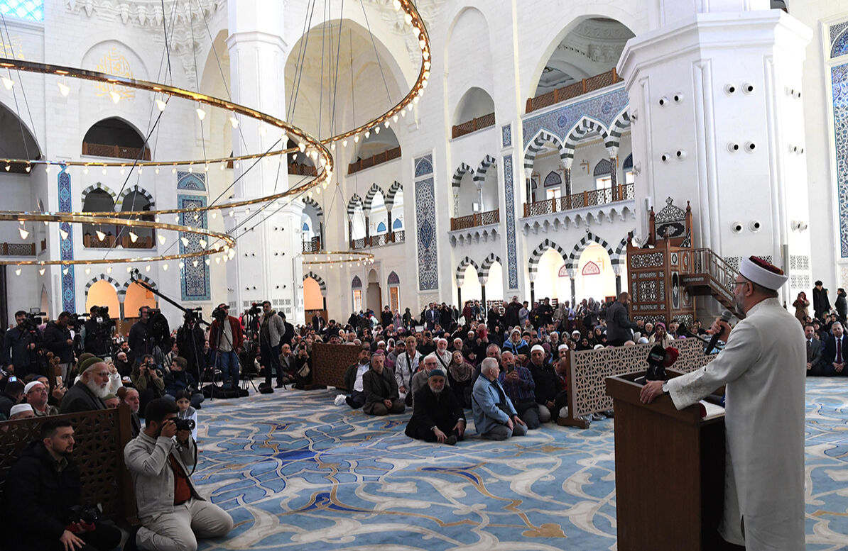 Duygular sel oldu, mukaddes topraklara akın başladı! İlk hac kafileleri dualarla uğurlandı - 1. Resim