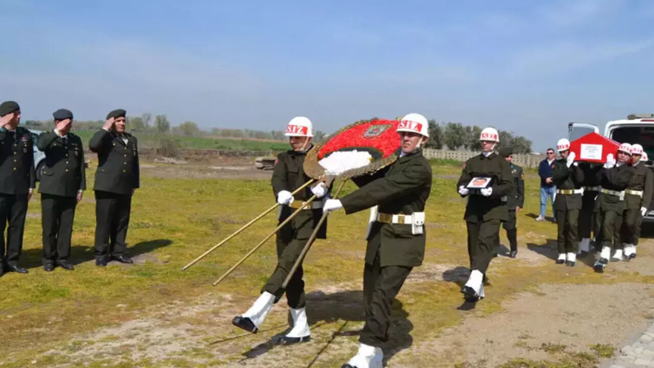 Emekli albay ve eşini hayattan koparmıştı! Acılı aileyi isyan ettiren karar Emekli albay ve eşini hayattan koparmıştı! Acılı aileyi isyan ettiren karar - 1. Resim