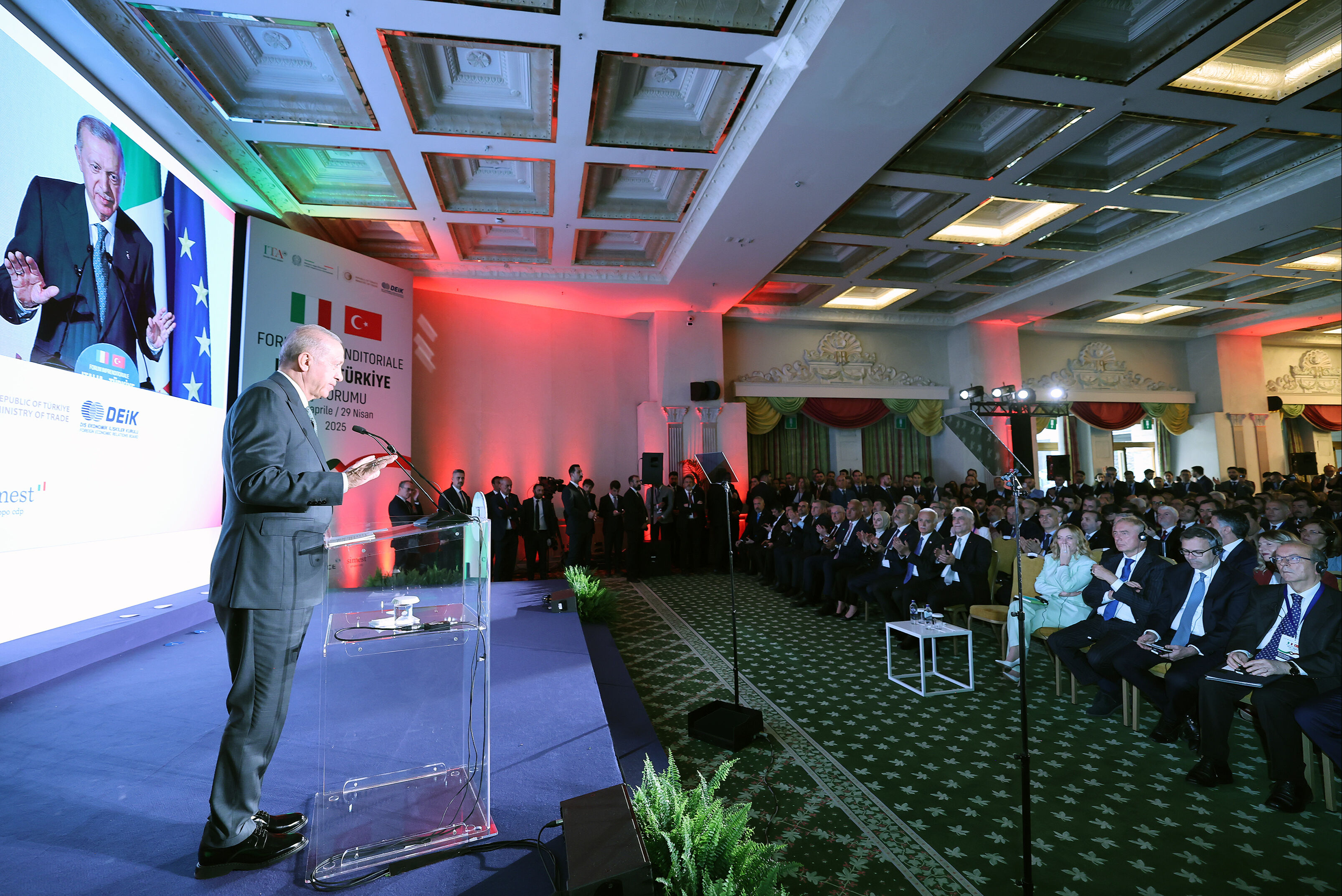 Erdoğan, İtalyan firmalarına çağrı yapıp duyurdu: Artık hedefimiz 40 milyar dolar Erdoğan, İtalyan firmalarına çağrı yapıp duyurdu: Artık hedefimiz 40 milyar dolar - 2. Resim