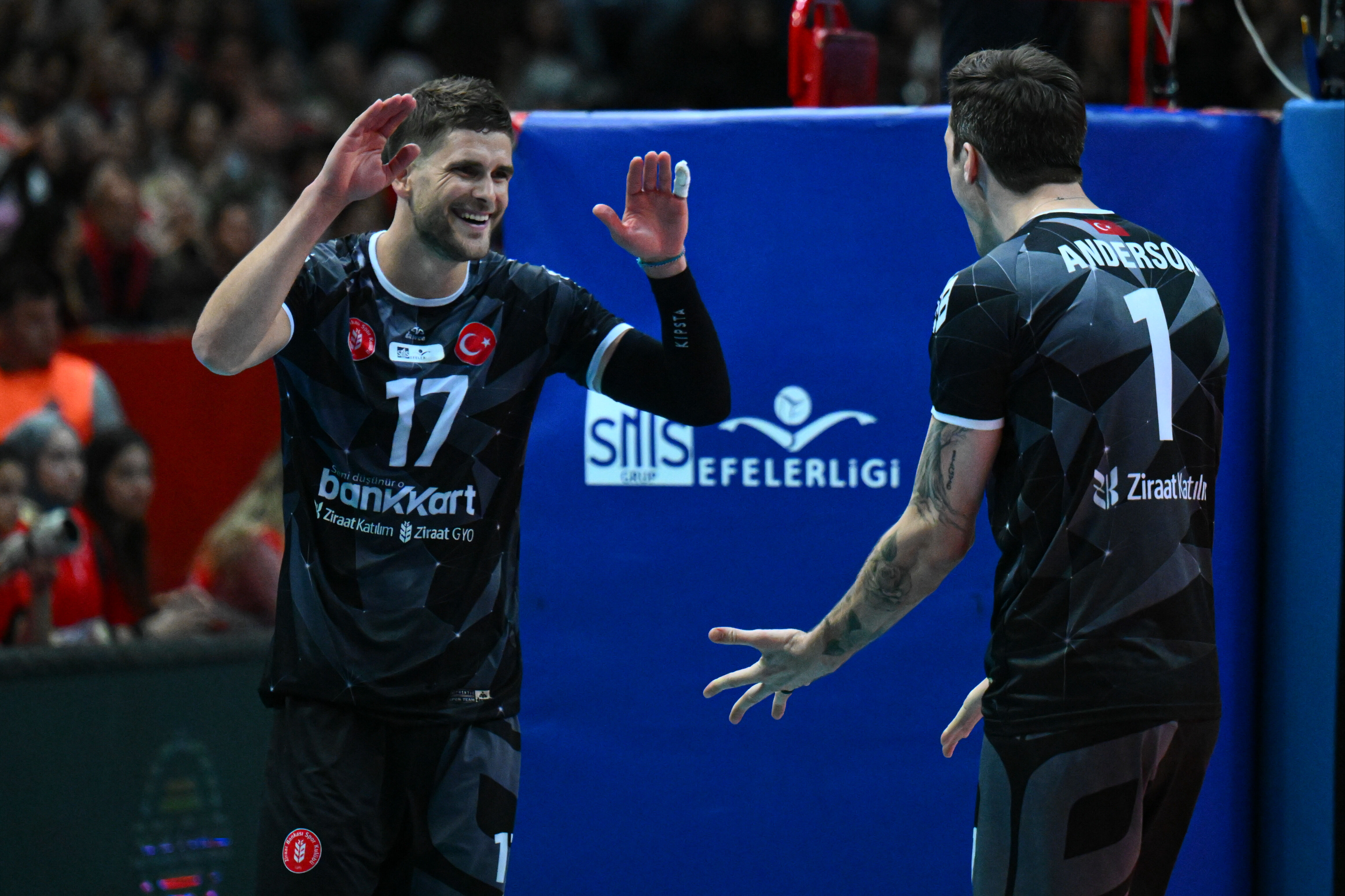 Galatasaray'ı mağlup edip kupayı kazandı! Efeler Ligi'nin şampiyonu belli oldu Galatasaray'ı mağlup edip kupayı kazandı! Efeler Ligi'nin şampiyonu belli oldu - 2. Resim