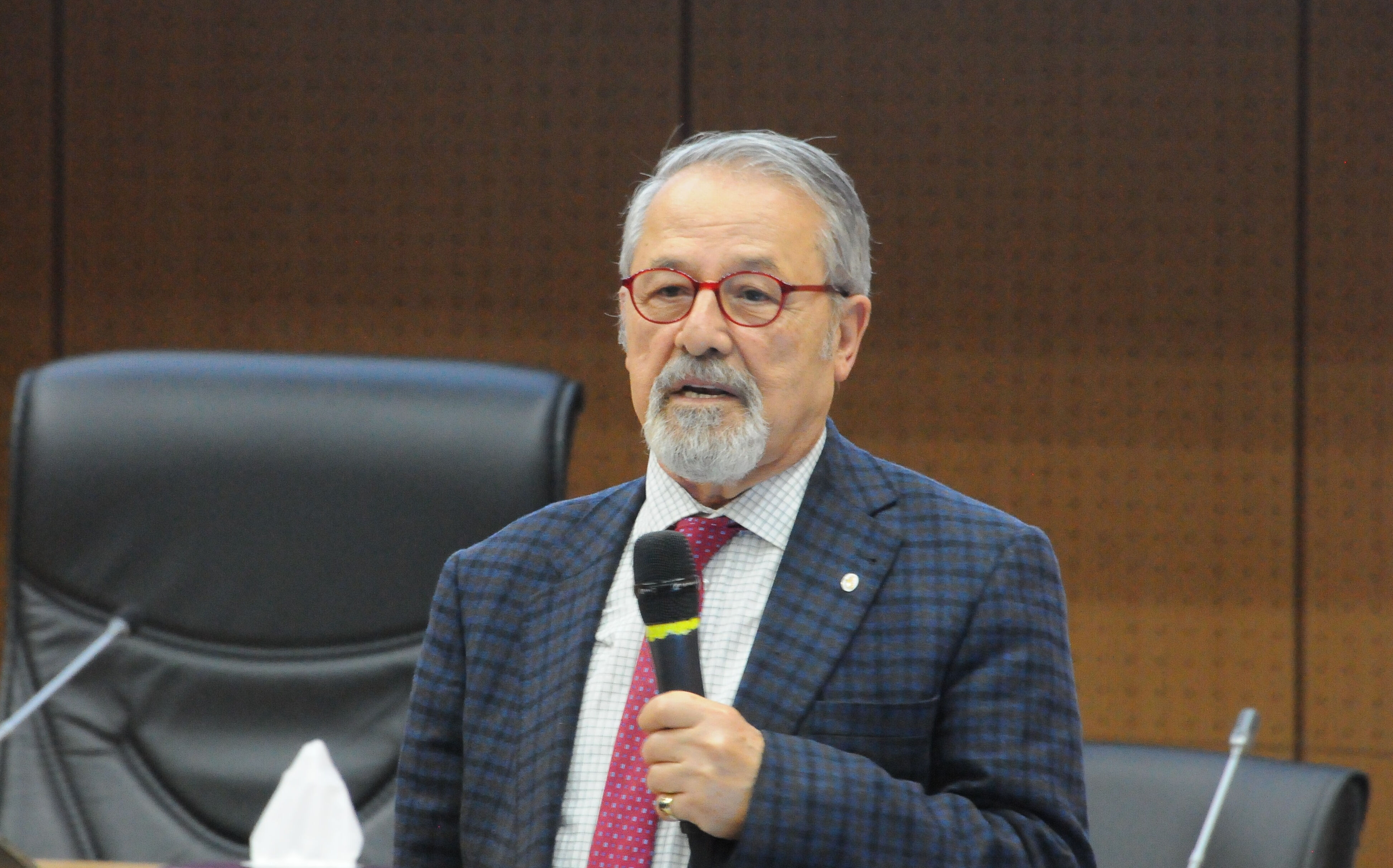 İnşaat reklamında oynadı mı? Naci Görür'den 