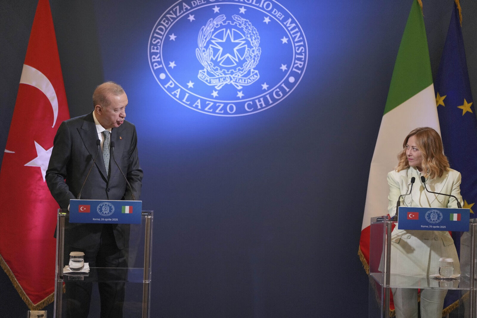 Anlaşmalar imzalandı! Cumhurbaşkanı Erdoğan ve Meloni'den önemli açıklamalar: Hedef 40 milyar dolar - 1. Resim