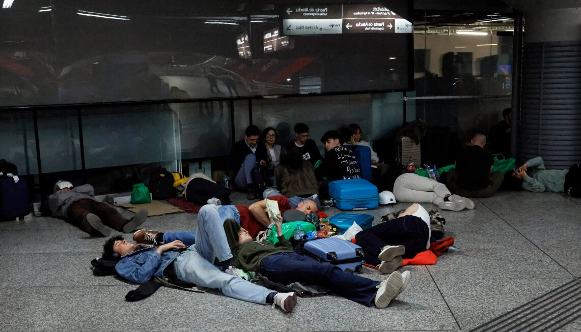 Türkiye'de de elektrik kesilir mi, kesilirse ne olur? İspanya elektrik kesintisi sürüyor! Türkiye'de de elektrik kesilir mi, kesilirse ne olur? İspanya elektrik kesintisi sürüyor! - 1. Resim