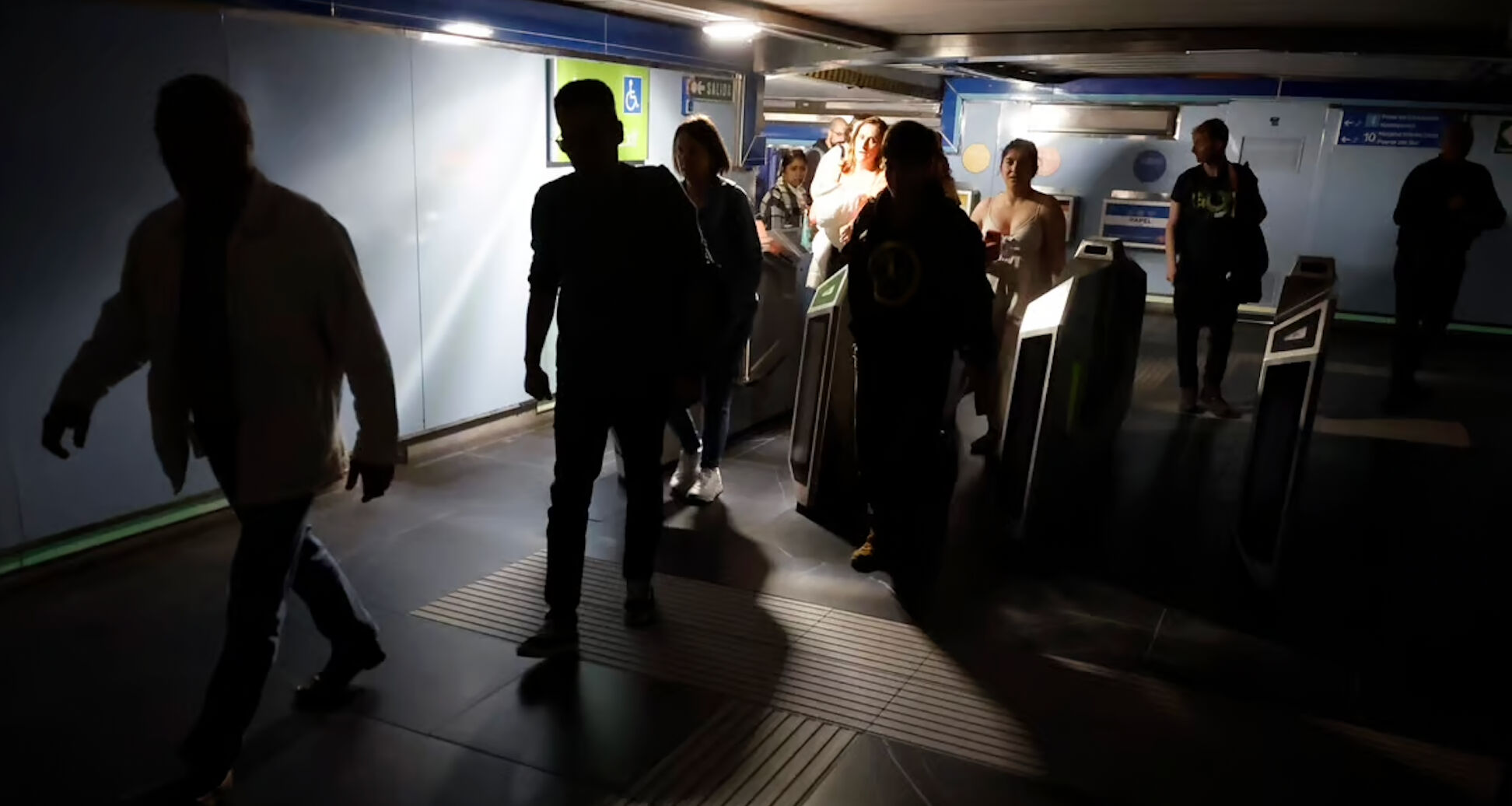 Türkiye'de de elektrik kesilir mi, kesilirse ne olur? İspanya elektrik kesintisi sürüyor! Türkiye'de de elektrik kesilir mi, kesilirse ne olur? İspanya elektrik kesintisi sürüyor! - 6. Resim