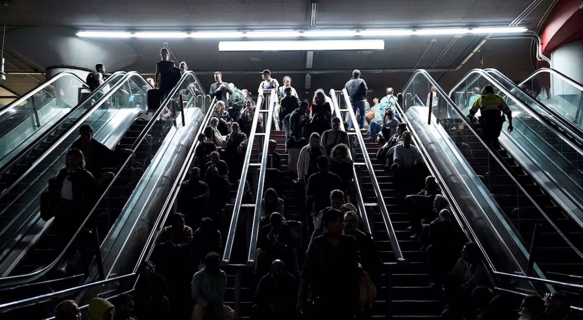 Türkiye'de de elektrik kesilir mi, kesilirse ne olur? İspanya elektrik kesintisi sürüyor! Türkiye'de de elektrik kesilir mi, kesilirse ne olur? İspanya elektrik kesintisi sürüyor! - 8. Resim