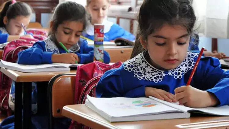 Yarın okullar tatil mi, 30 Nisan yarım gün mü? 1 Mayıs resmi tatil detayları gündemde Yarın okullar tatil mi, 30 Nisan yarım gün mü? 1 Mayıs resmi tatil detayları gündemde - 1. Resim
