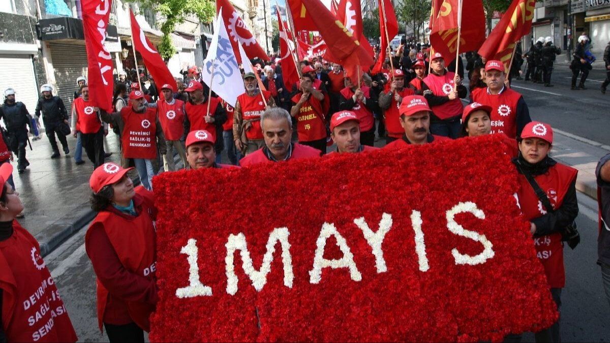 Yarın okullar tatil mi, 30 Nisan yarım gün mü? 1 Mayıs resmi tatil detayları gündemde Yarın okullar tatil mi, 30 Nisan yarım gün mü? 1 Mayıs resmi tatil detayları gündemde - 2. Resim