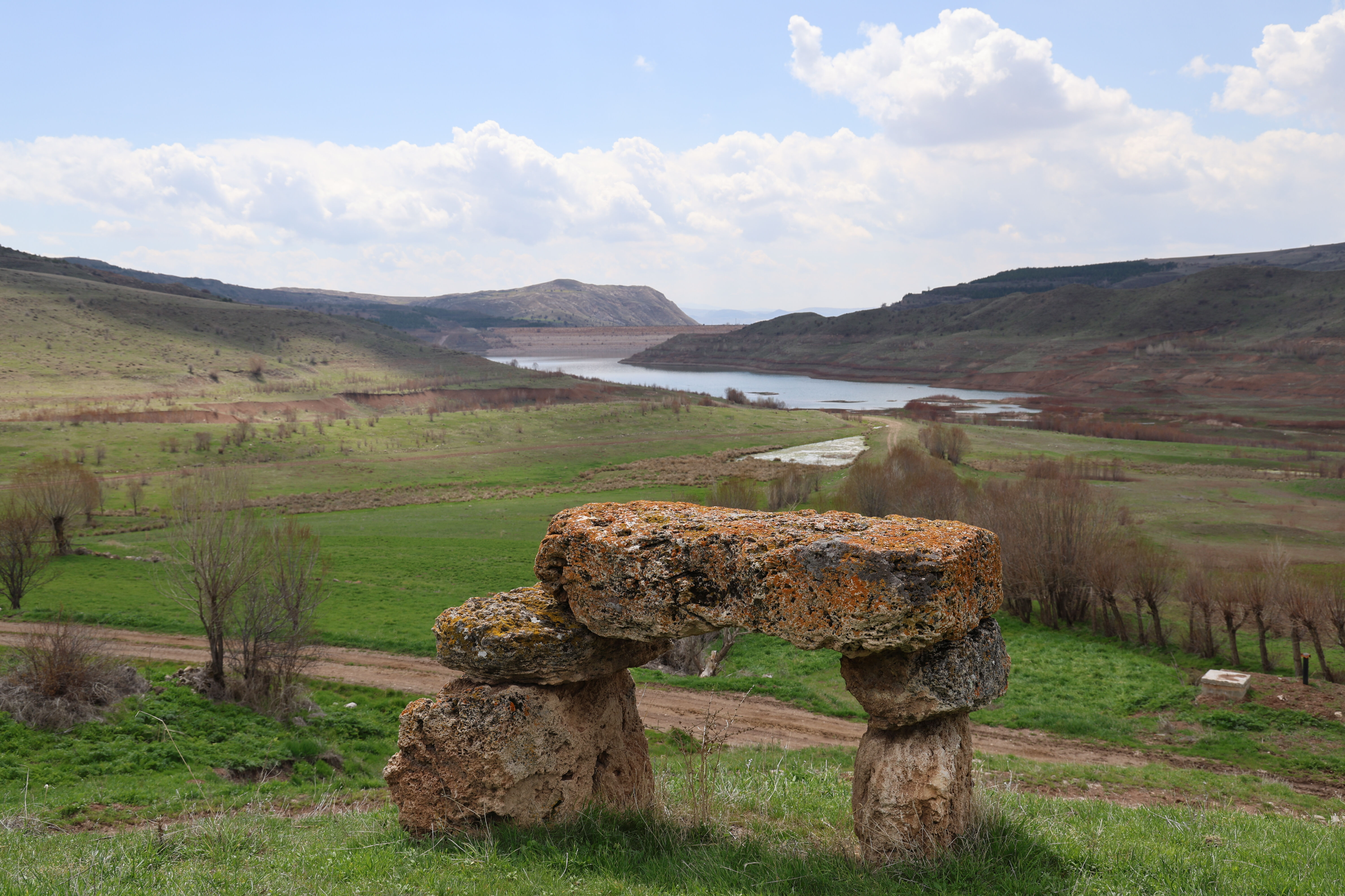 2 asırdır aynı yerde duruyor! İlk kez görenler korkudan bakamıyor 2 asırdır aynı yerde duruyor! İlk kez görenler korkudan bakamıyor - 3. Resim