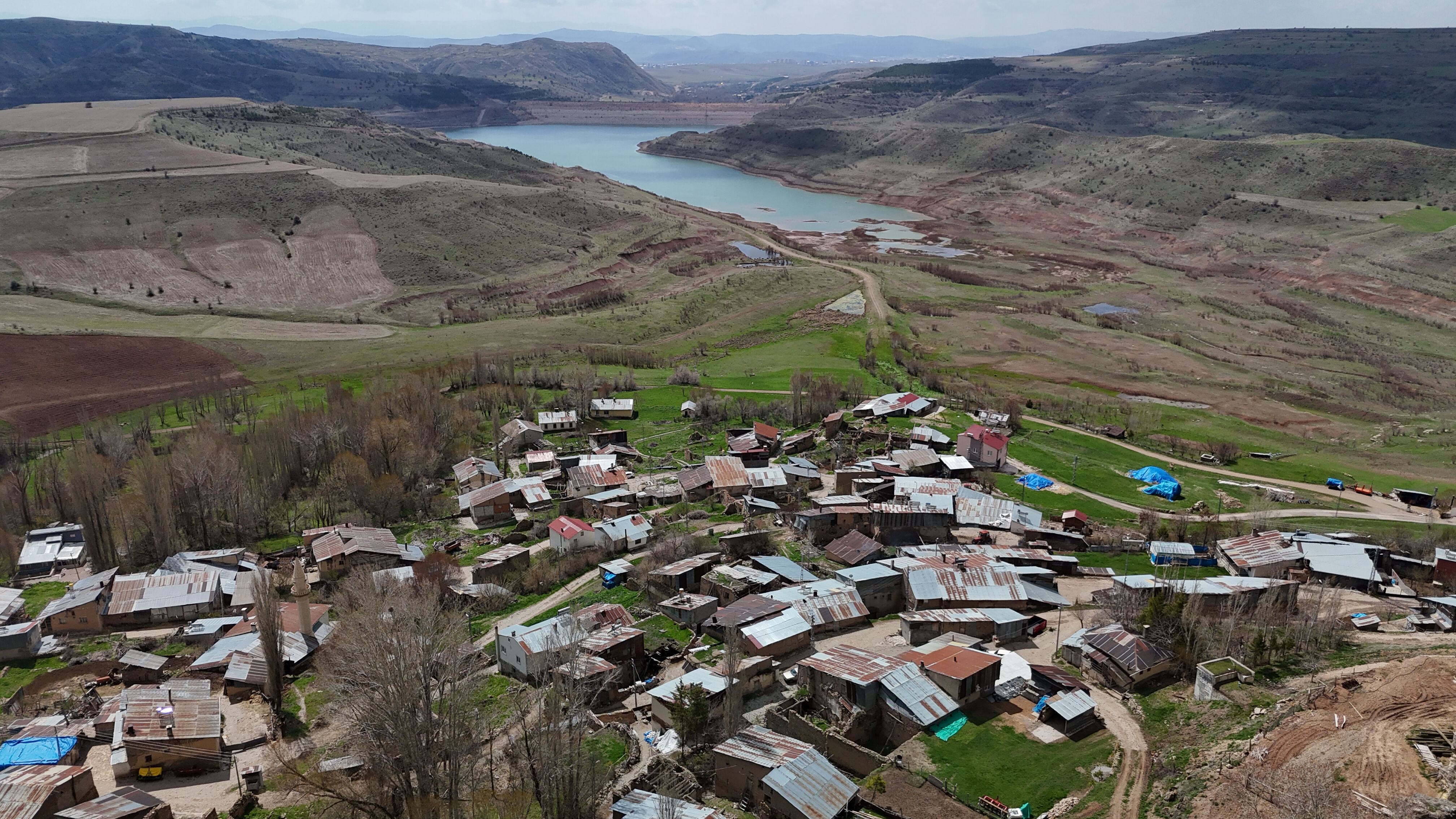 2 asırdır aynı yerde duruyor! İlk kez görenler korkudan bakamıyor 2 asırdır aynı yerde duruyor! İlk kez görenler korkudan bakamıyor - 2. Resim