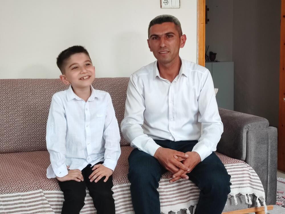 23 Nisan töreninde söylediği Emrah şarkısı ile viral oldu! Hacı Berke Sakallı'nın son yorumu dikkat çekti 23 Nisan töreninde söylediği Emrah şarkısı ile viral oldu! Hacı Berke Sakallı'nın son yorumu dikkat çekti - 1. Resim